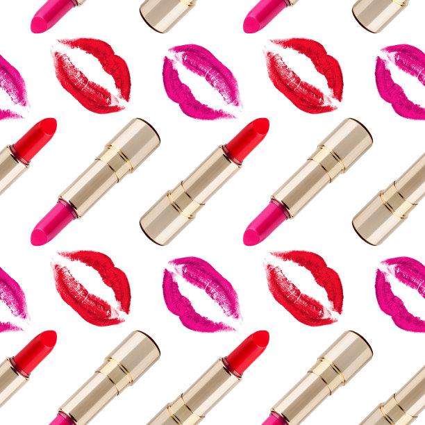 无缝图案红吻印花和金色唇膏在白色背景孤立，开放的口红和性感的粉色嘴唇化妆邮票重复点缀，化妆品墙纸，美丽的背景，时尚旗帜图片下载