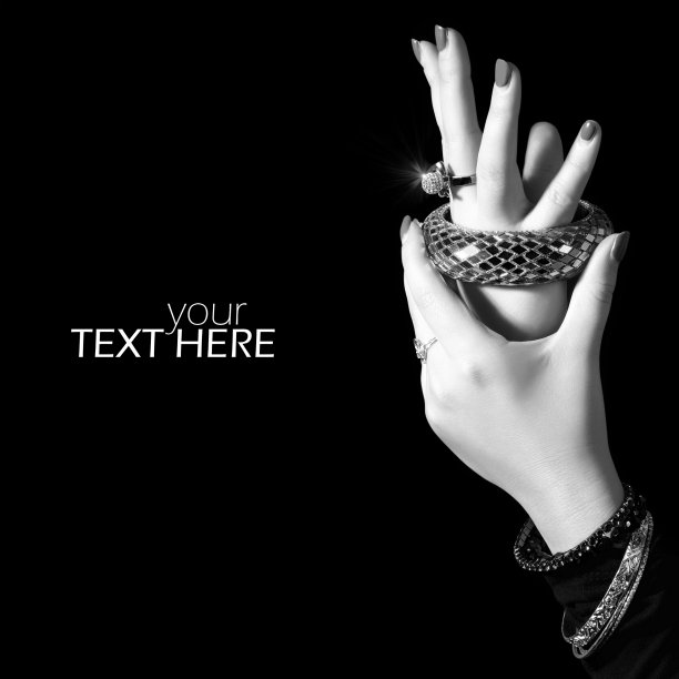 手与珠宝和复制空间图片下载