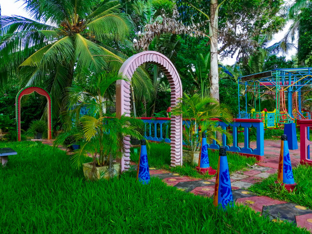 美丽的儿童公园。图片下载