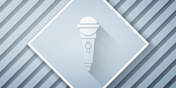 剪纸麦克风图标孤立在灰色背景。在空中无线电麦克风麦克风。演讲者的迹象。纸艺术风格。矢量图图片下载