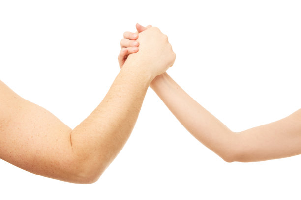 男人和女人扳手腕图片下载