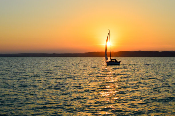 湖上日落图片下载