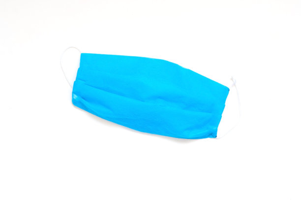 医用蓝色口罩，用于卫生和防护冠状病毒在白色隔离背景。可持续的健康。特写镜头图片下载
