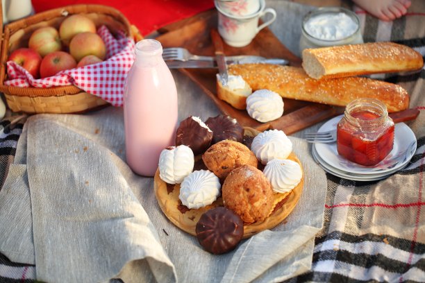 在公园野餐图片下载