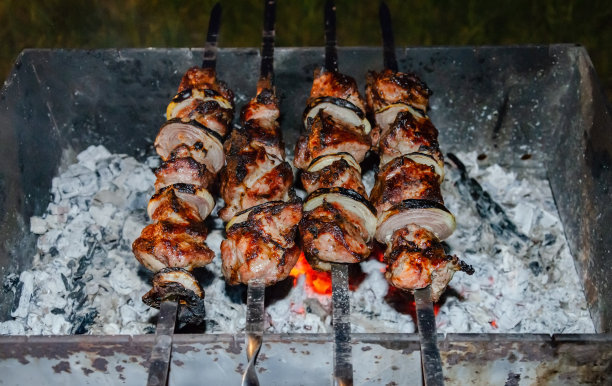 烤肉，木炭烹饪，街头小吃图片下载