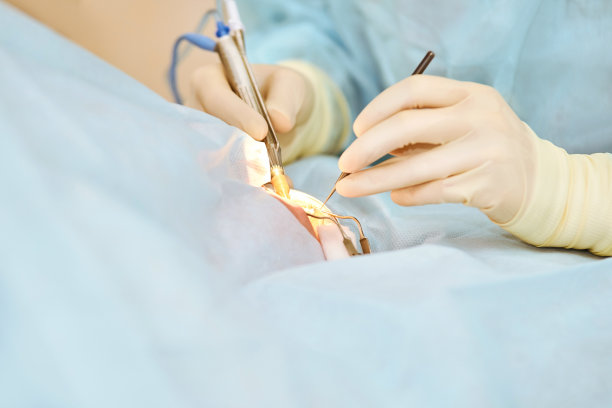 有医院背景的人蓝色的医学背景。医疗支持图片下载