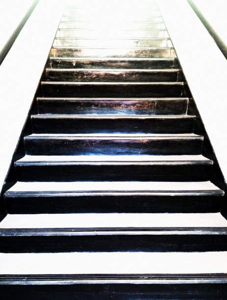 通往天堂的楼梯:通向光明的戏剧性楼梯图片下载