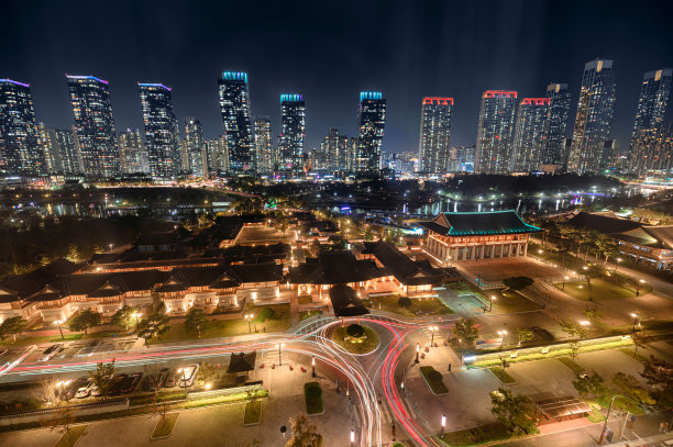 仁川松岛中央公园的传统酒店照明摩天大楼图片下载