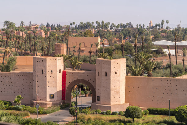 马拉喀什历史悠久的橙色大门图片下载