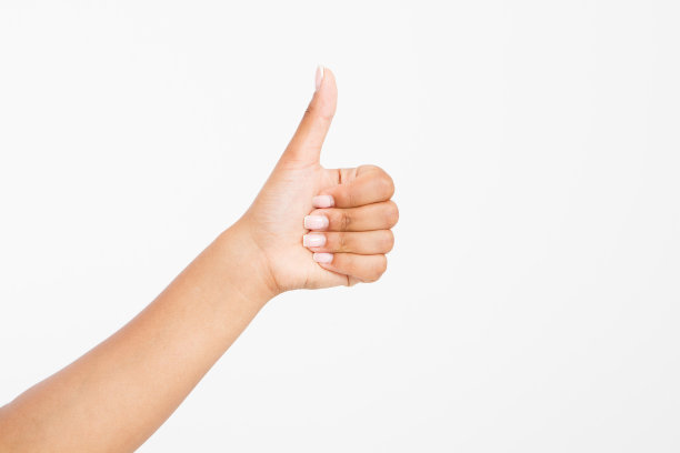 女人的手显示一个或类似计数孤立在白色背景。美国黑人的手。模拟。副本的空间。模板。空白。图片下载