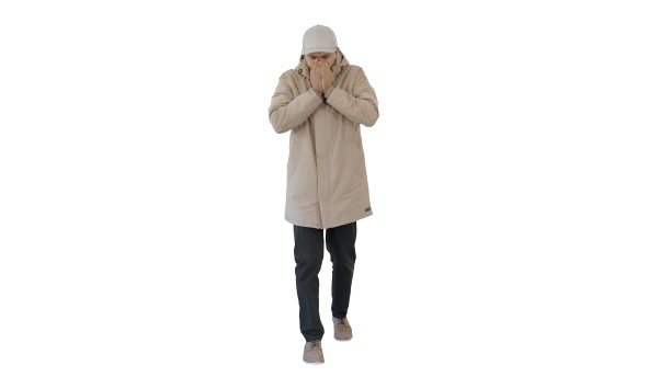 男人在冬天的服装行走和咳嗽在白色的背景图片下载
