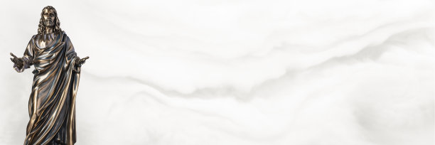 烟雾背景下的耶稣雕像图片下载