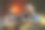 英俊的年轻人在沙发上休息，看他的智能手机。图片下载