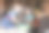 孩子们在笔记本电脑屏幕上观看美食博客视频，并在大师厨师中玩耍图片下载