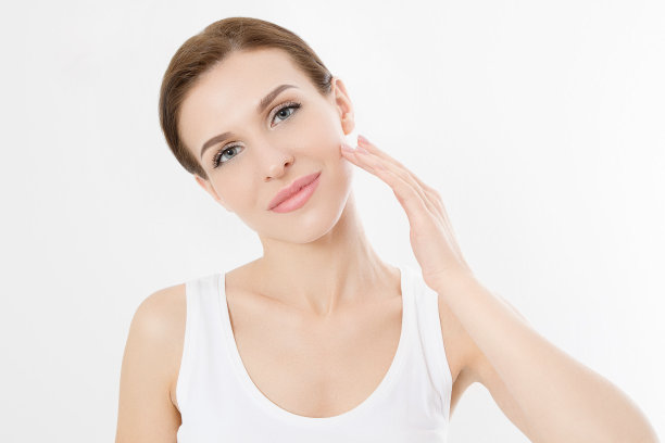 额头上没有皱纹的女性脸。皮肤护理和水疗美容。美容、面部治疗和抗衰老的概念。本空间图片下载