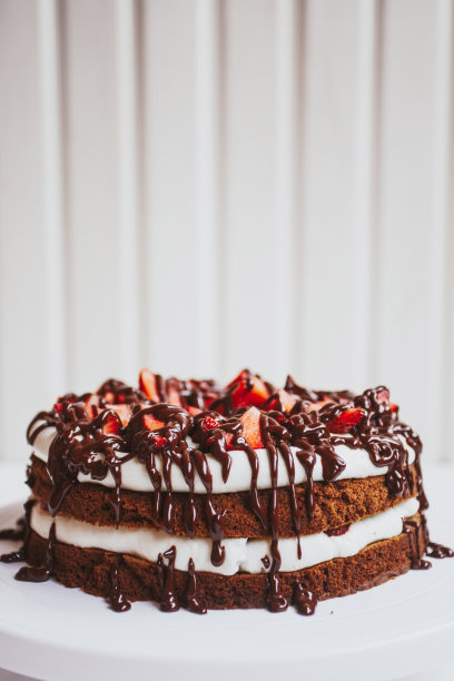 美味的巧克力草莓自制蛋糕图片下载