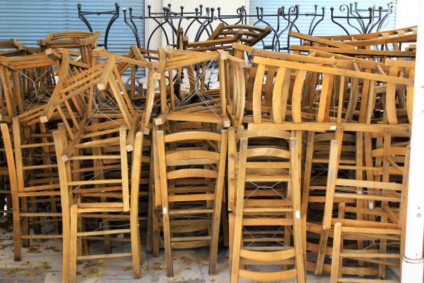 希腊雅典一家关闭的咖啡馆餐厅图片下载