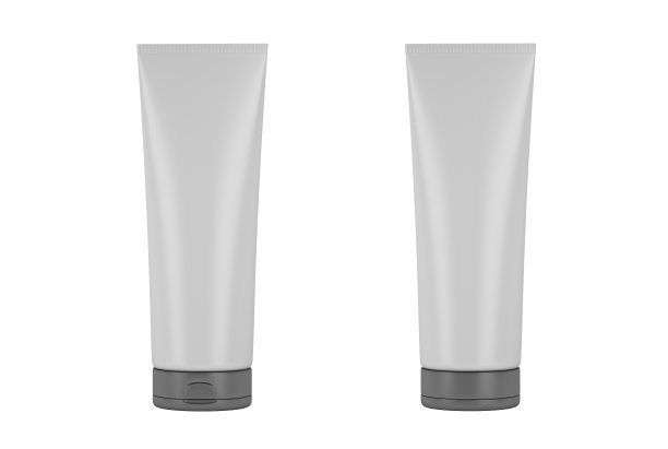 洁面乳管。逼真的塑料瓶包装化妆品膏霜和凝胶瓶，容器化妆品护肤隔离在白色背景。3 d演示。模拟空间设计。图片下载