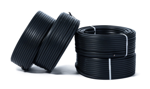 黑色电缆线圈隔离在白色背景上图片下载