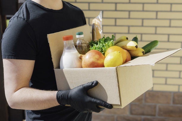 一盒不同的食物。图片下载