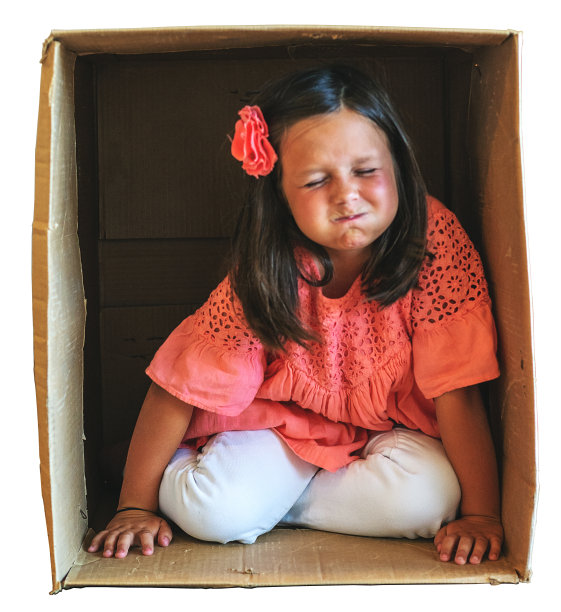 女孩测试边界儿童限制系列涉及纸箱有关的避难所在疾病危机图片下载