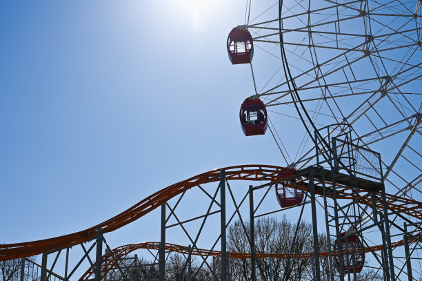 云霄飞车。游乐园图片下载