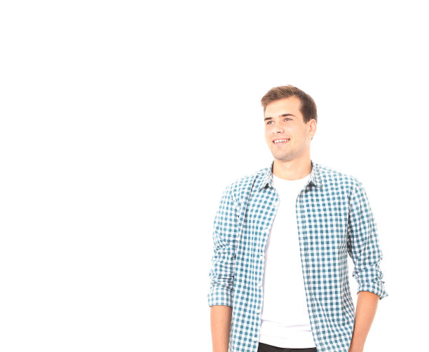 快乐的年轻人。肖像英俊的年轻人在休闲衬衫复制空间图片下载