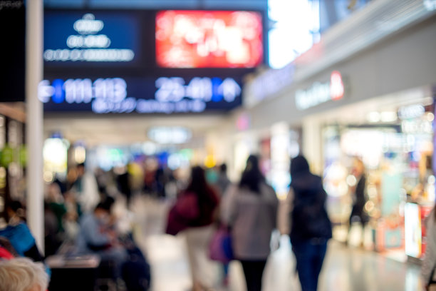 模糊机场的人，走在候机楼购物图片下载
