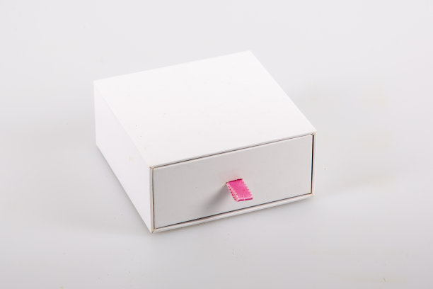 白色小硬纸板滑动盒与抽屉粉红色丝带图片下载