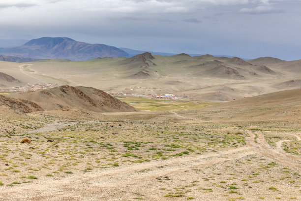 蒙古景观。位于巴亚尔乌尔基的阿尔泰塔万博格德国家公园图片下载
