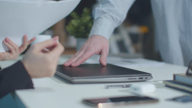 店员带来坏报告。与老板发生冲突图片下载