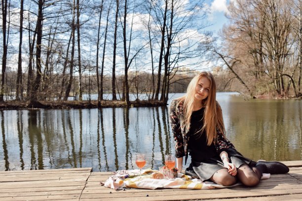 湖边野餐图片下载