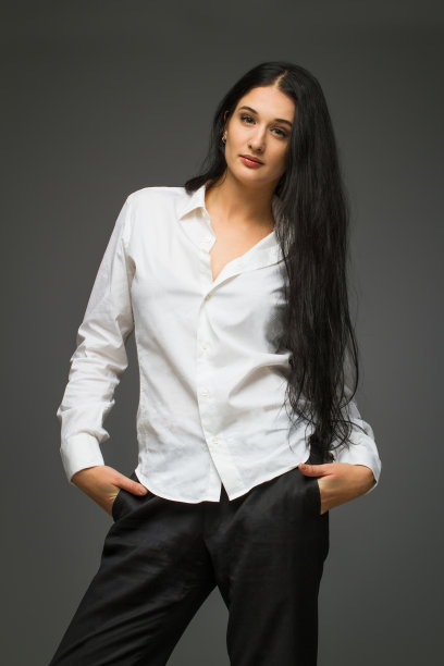 年轻优雅的女商人图片下载