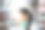 年轻女性药剂师在药房工作图片下载