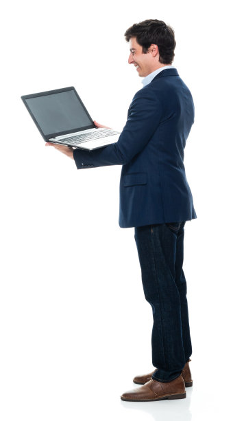 白人年轻男性商人穿着衬衫站在白色背景前使用电脑图片下载