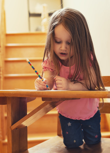 女孩喜欢色彩图片下载