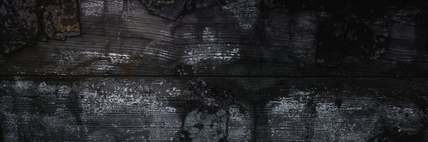 深色烧焦的木制背景。壁纸图片下载