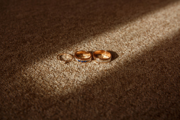 结婚戒指和订婚戒指图片下载