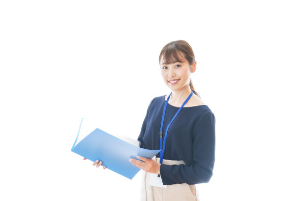 年轻的女商人在办公室工作图片下载