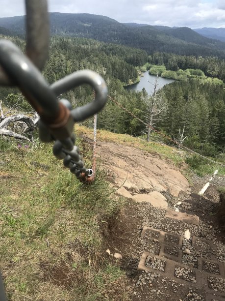 链条连着一个湖图片下载