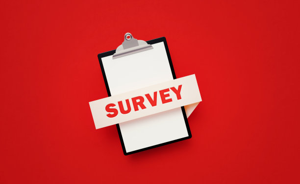 黑色剪贴板与调查写横幅在红色背景图片下载