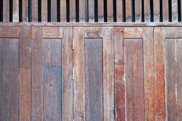 关闭旧的肮脏的木门皮肤为背景纹理图片下载