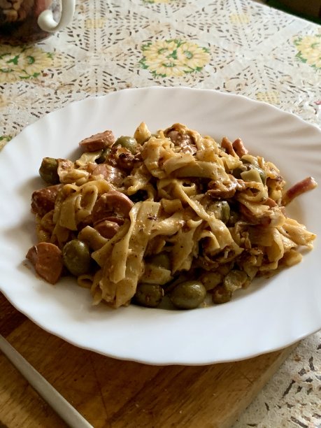 意大利面和橄榄。图片下载