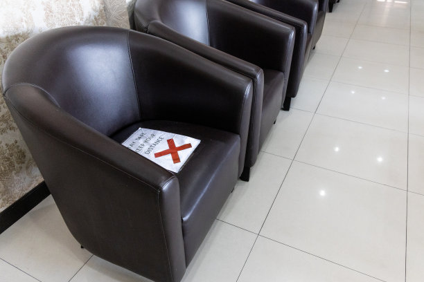 新常态的社交距离被禁止使用某些座位图片下载