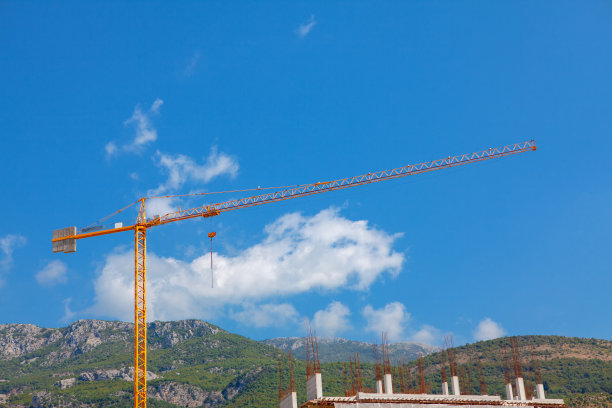 22、山脚下建设图片下载