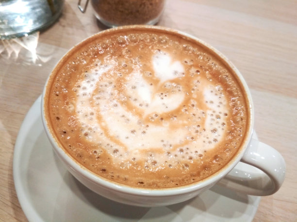 热饮拿铁咖啡牛奶艺术杯咖啡厅餐厅照片图片下载