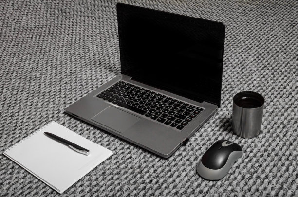 笔记本电脑，笔记本，笔，腿，电话，家庭，远程工作，舒适图片下载