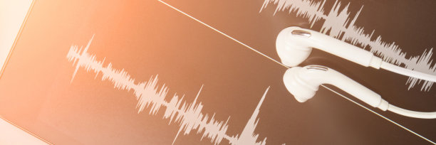 播客记录。耳机和音轨。灰色单色图片下载