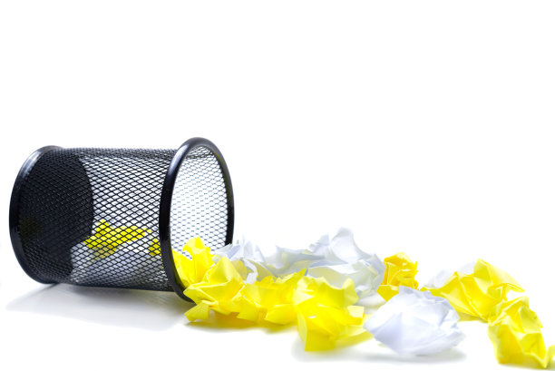 文具篮，里面有皱巴巴的纸图片下载