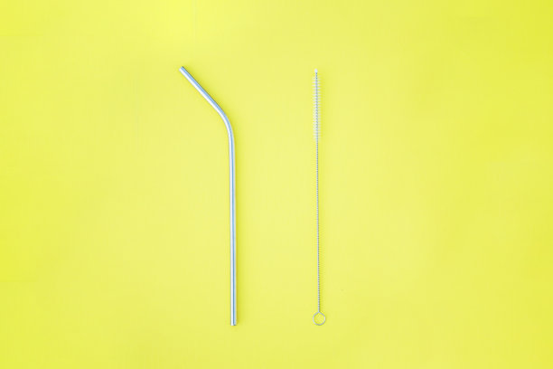 麦秸和清洁用的刷子图片下载